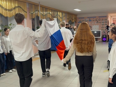 Торжественная церемония поднятия Государственного флага РФ